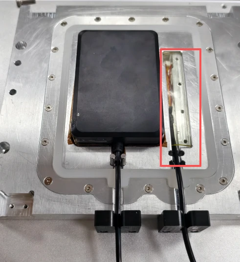 GPS定位器密封充气的夹具