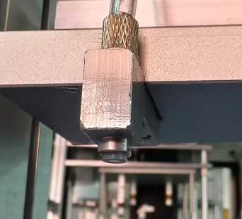 电子烟油罐密封充气的夹具